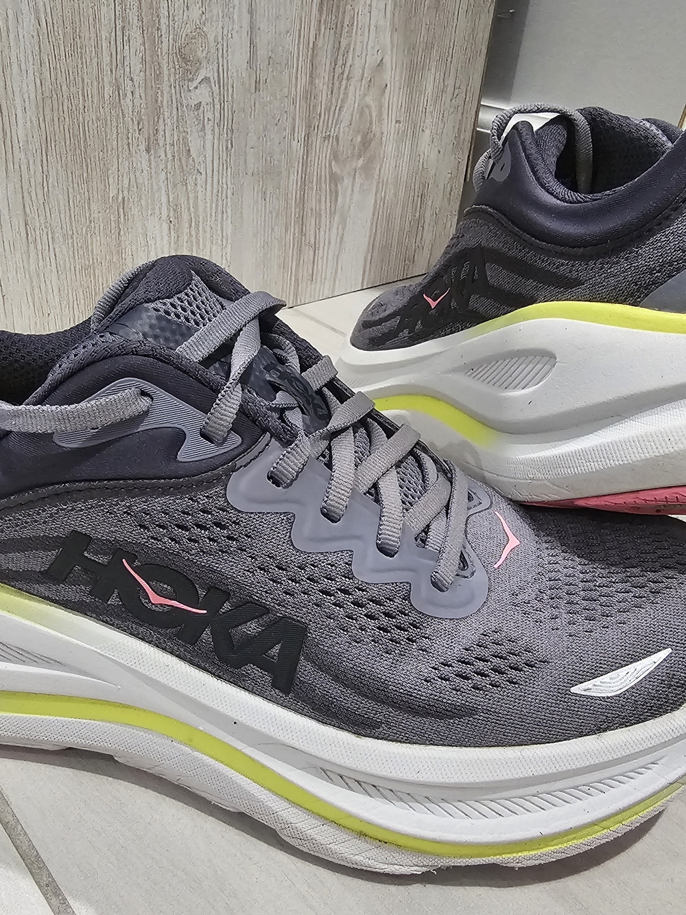 Hoka Bondi 9 Women's Gray Running Shoes with Neon Yellow and Pink Size 10